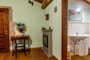 Fotografie z fotogalerie ubytování Historic Farmhouse Casa Del Chiodo v destinaci Torniella + 144 fotografií