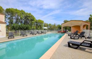 Swimmingpoolen hos eller tæt på 2 Bedroom Cozy Home In Lablachère