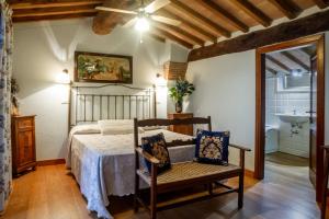 Postel nebo postele na pokoji v ubytování Historic Farmhouse Casa Del Chiodo