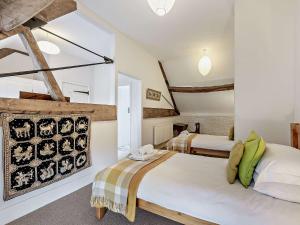 En eller flere senge i et værelse på 3 Bed in Stratford-upon-Avon 54081