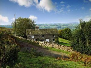 an old house on the side of a hill at 3 Bed in Dorstone BN070 in Hardwicke