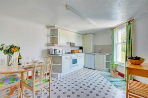 Kuchyň nebo kuchyňský kout v ubytování Moonrakers