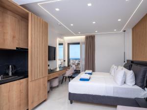 Μια τηλεόραση ή/και κέντρο ψυχαγωγίας στο Captain Napoleon Paterakis CNP Luxurious Suites