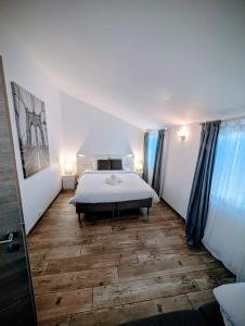 Postel nebo postele na pokoji v ubytování Maison avec piscine, jacuzzi et sauna privatifs - Mas de Nebbas