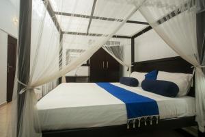 Postel nebo postele na pokoji v ubytování Maali Resistance