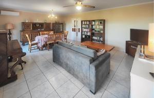Χώρος καθιστικού στο Pet Friendly Home In Saint Chinian With Wifi