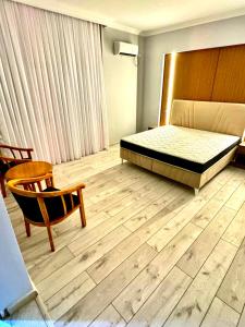 Ένα ή περισσότερα κρεβάτια σε δωμάτιο στο Eurasia Turkestan