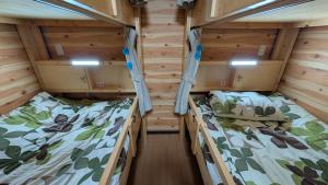 Postel nebo postele na pokoji v ubytování Hakodate Stay Walk to Onsen and History