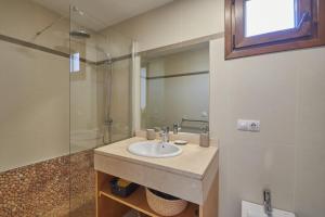 Koupelna v ubytování Idalia Holiday Home Puerto Calero + 37 fotografií