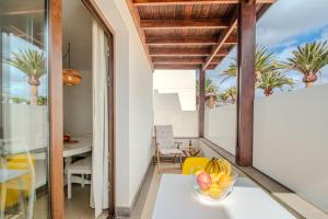 Balkón nebo terasa v ubytování Idalia Holiday Home Puerto Calero