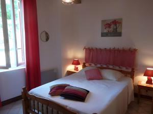 Postel nebo postele na pokoji v ubytování Gîte La Ferme De La Forêt