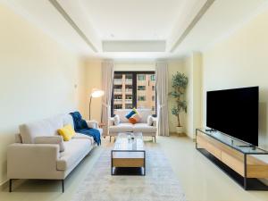 Gallery image of Cozy 1-Bedroom In The Pearl - FGR3 in Doha