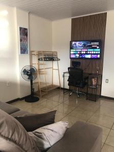 TV a/nebo společenská místnost v ubytování Moradas Araújo