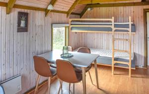 a dining room with a table and a bunk bed at Stunning Home In Hanstholm With Private Swimming Pool, Can Be Inside Or Outside in Pugdal