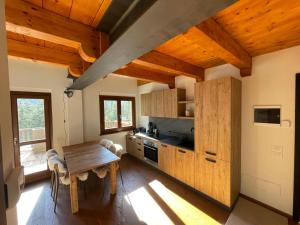 Μια τηλεόραση ή/και κέντρο ψυχαγωγίας στο Maison Poluc - Maison Monte Rosa