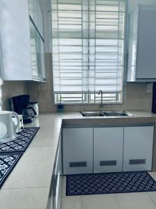 Kuchyň nebo kuchyňský kout v ubytování Laman Maslinda