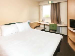 Μια τηλεόραση ή/και κέντρο ψυχαγωγίας στο ibis Auxerre Sud