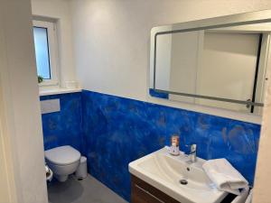 Koupelna v ubytování Antoniusblick Vacation Apartment + 17 fotografií