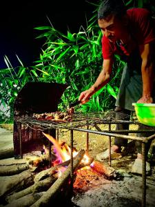 Εγκαταστάσεις μπάρμπεκιου για όλους τους επισκέπτες του δωματίου σε οικογενειακή κατοικία