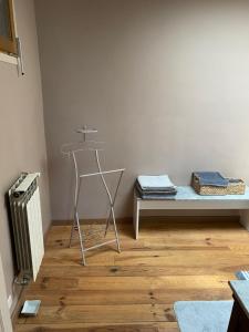a room with a bed and a table and a chair at Relais Ganderats in Came