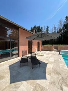 Πισίνα στο ή κοντά στο La Villa Moum - Maison de famille