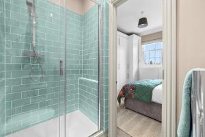 a bathroom with a shower with a glass door at Spacious Apartment with Balcony, Clarendon Square in Leamington Spa +4 photos