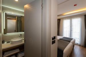 Et badeværelse på Harmony Hotel Istanbul + 87 billeder