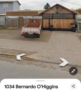 a truck parked in a parking lot in front of a building at Hospedaje con Pensión Completa in Angol