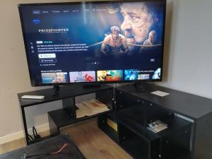 a flat screen tv sitting on top of a black entertainment center at saffi15 in Sannazzaro deʼ Burgondi +10 photos