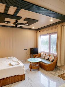 Ένα ή περισσότερα κρεβάτια σε δωμάτιο στο Karwaan by the Ganges