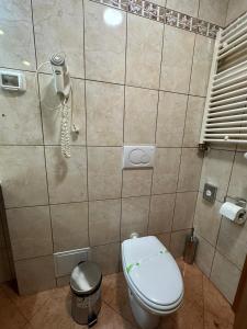 Ένα μπάνιο στο Andy Grand Hotel Predeal