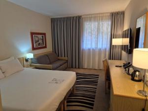 Ένα ή περισσότερα κρεβάτια σε δωμάτιο στο Novotel Manchester West