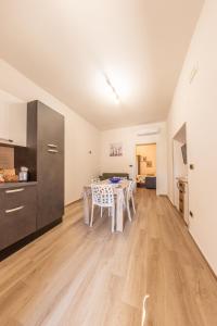 a kitchen and dining room with a table and chairs at Casicarillo 800 in Serino