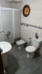 Koupelna v ubytování CASA 5 PERS-500 mts PLAYA EXCELENTE UBICACION RESIDENCIAL + 15 fotografií