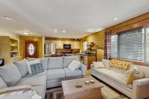 a living room with a couch and a table at Fairy Trail in Mountainaire