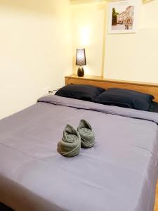 Postel nebo postele na pokoji v ubytování KK Home Warisan Square