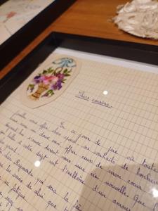 a sheet of paper with a picture of a flower on it at La belle cachée in Sévérac d' Aveyron