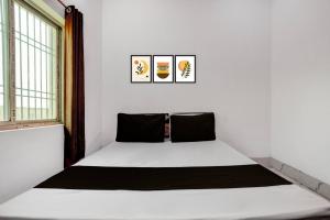 Postel nebo postele na pokoji v ubytování SPOT ON Happyness Restaurant