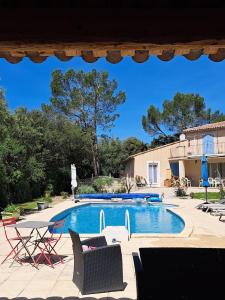 Πισίνα στο ή κοντά στο Maison d'Hôtes & Spa La Chêneraie-Provence Ventoux