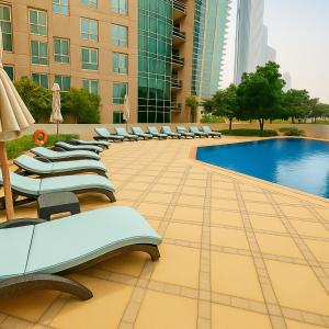 Bazén v ubytování The residences 1 - Luxury 1BR apt in Downtown Dubai - 2 mins walk to Burj Khalifa & Dubai Mall nebo v jeho okolí