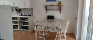 a kitchen with a table and chairs in a room at Bett 2 im Frauen-2-Bettzimmer NUR Frauen Only Women SOLO Mucheres in Mogán +5 photos