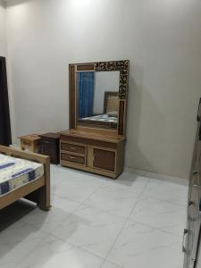 TV a/nebo společenská místnost v ubytování Marhaba Guest House Multan