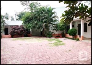 Κήπος έξω από το 6 CR Hotel Natraj RAILWAY STATION