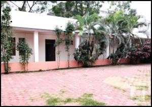 Κήπος έξω από το 6 CR Hotel Natraj RAILWAY STATION