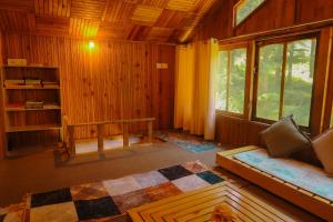 Posezení v ubytování Shasha - Paused perfect