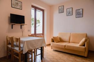a living room with a table and a couch at Holiday Mantovani in Brenzone sul Garda