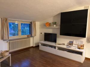 TV a/nebo společenská místnost v ubytování Miralago Casa Vacanze