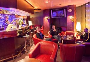 a group of people sitting in a bar at ibis Alençon in Alençon