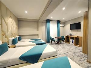 TV a/nebo společenská místnost v ubytování Blue Shore International Hotel