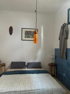 Giường trong phòng chung tại Riad zawya